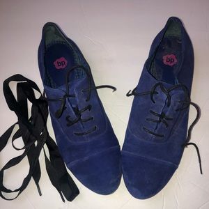 Women’s Oxfords sold !